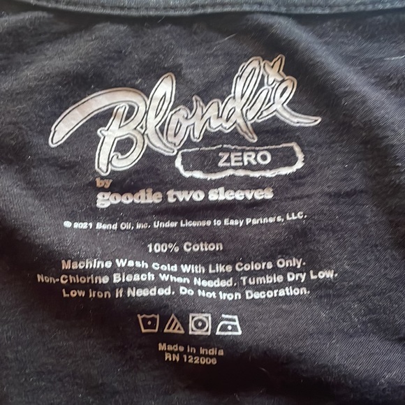 Off shoulder Blondie shirt - Picture 4 of 4